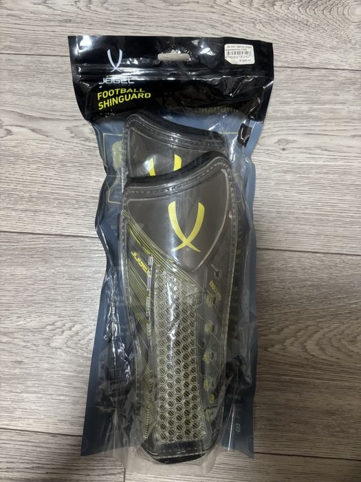 Щитки для футбола новые