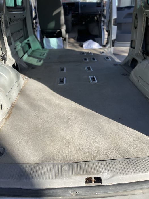 Mocheta  podea interior  VW Caravelle T5 pret 1500 lei