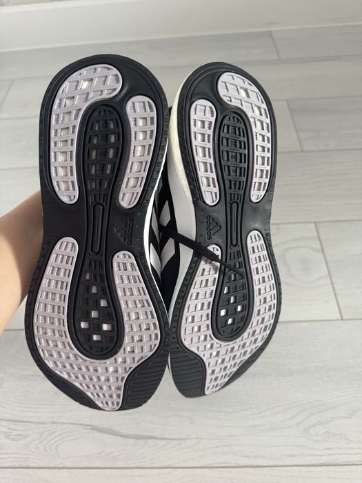 Кроссовка adidas женский