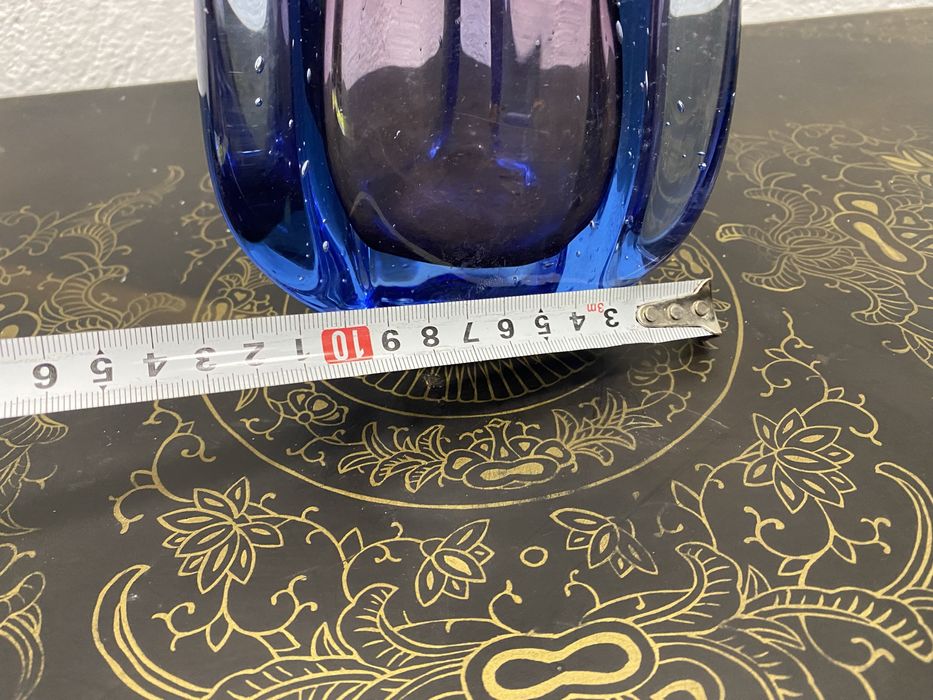 Италианска ваза от цветно стъкло с преливащи цветове