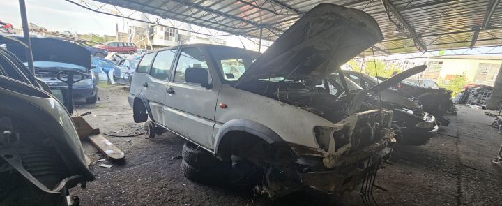 Broasca usa fata stanga Nissan Terrano R20