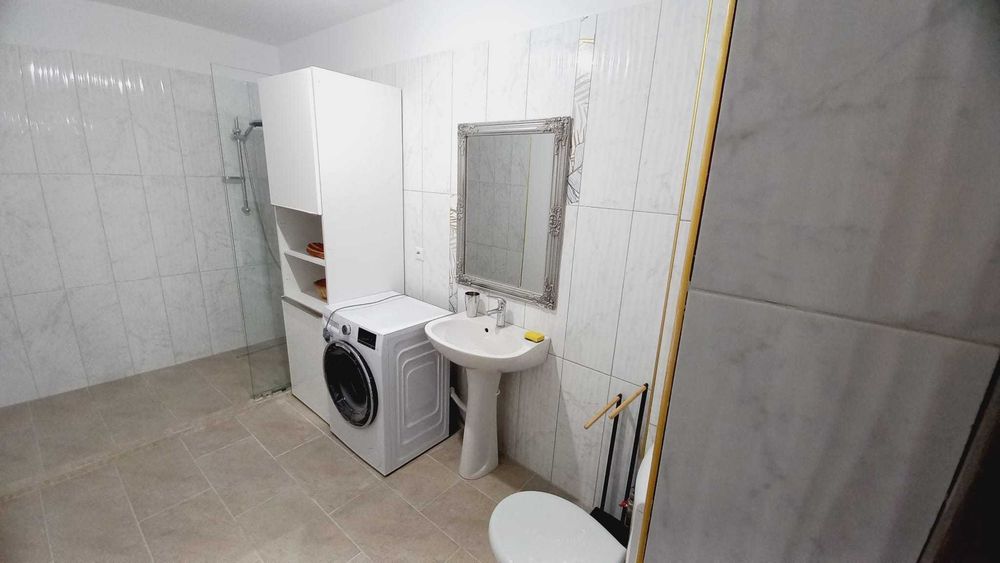 Persoana fizica inchiriez apartament la casa, zona centrala