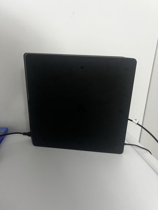 playstation 4 2 controalere+ 2 incarcatoare