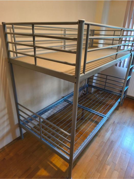 Oferta pat supraetajat Svarta Ikea metalic 90X2,00m 700 lei