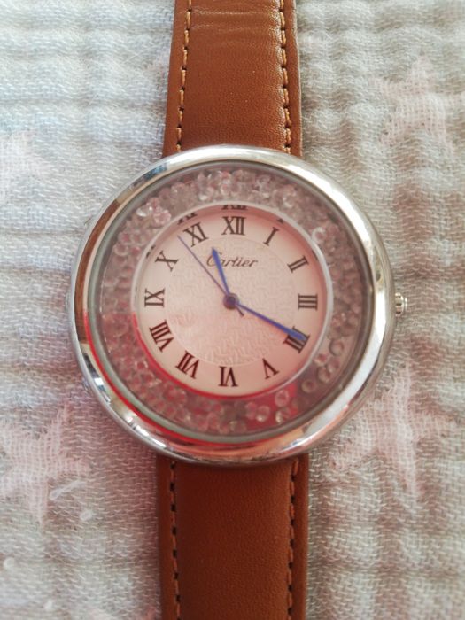 Продаются женские часы.