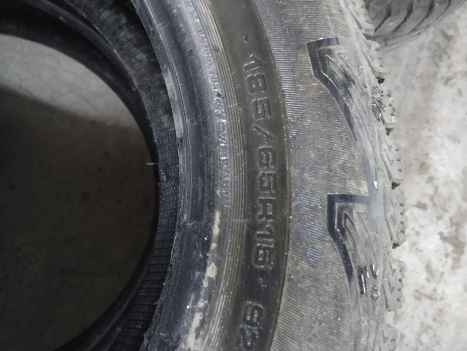 Продам комплект зимней резины 185/65/R15