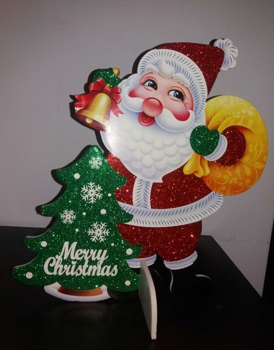 Moș Crăciun din carton