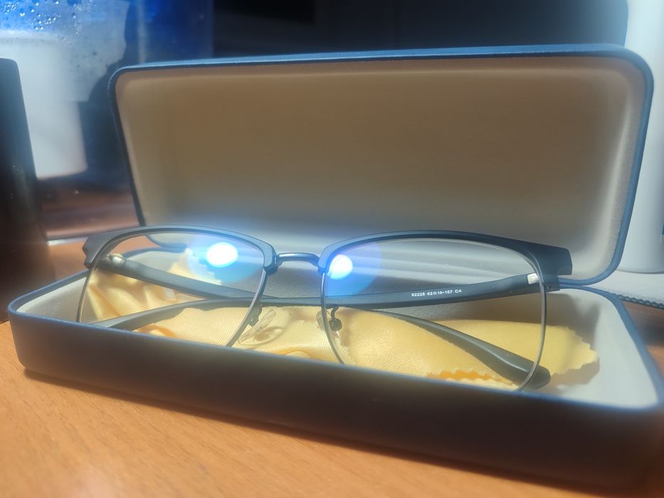 Очки солнцезащитные