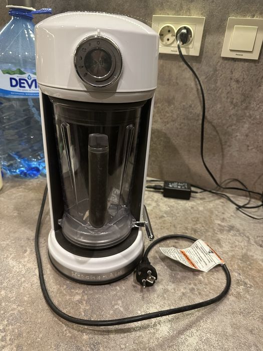 KitchenAid Magnetic Drive Blender