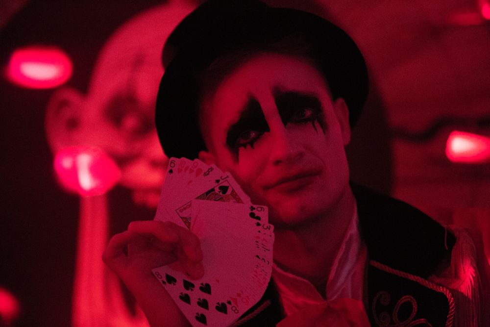 Маг иллюзионист гипнотизёр