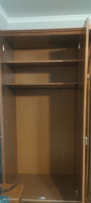 Добротный шкаф и комод