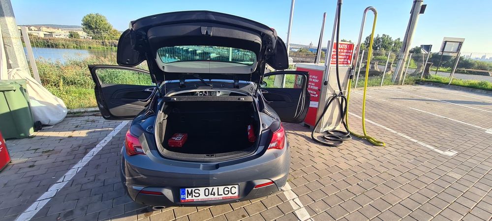 Vând Opel Astra J GTC