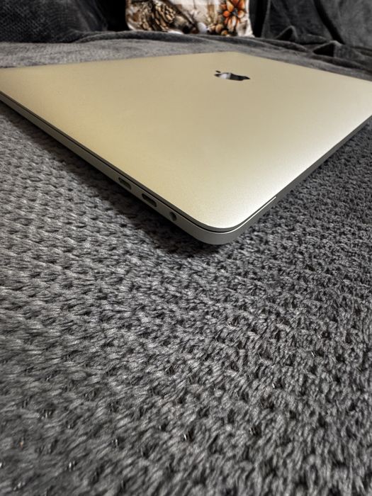 Macbook pro 2018 16/512/pro 560X Гаранция