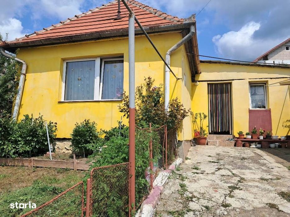 Casa singur in curte in Gusterita
