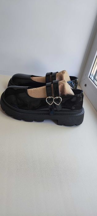 кулассные туфли  новые