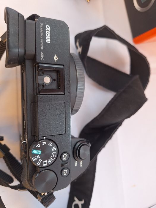 Sony a6500, grip meike, 2 încărcătoare, 4 acumulatori, obiectiv;