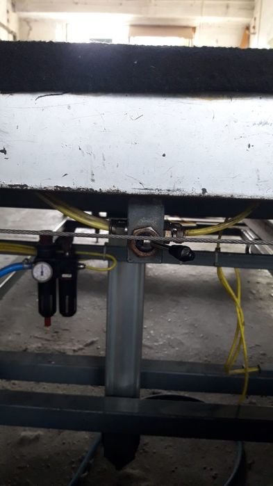 Vind masă rabatabilă pivotantă cu rupere pentru sticlă.