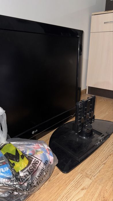 Продам Телевизор с полный комплектом