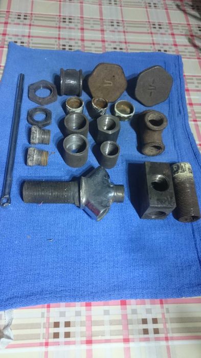 Различные сантехнические аксессуары, цены договорные.