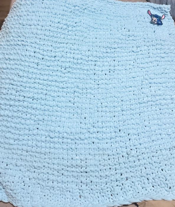 Ръчно изплетено одеяло за бебе