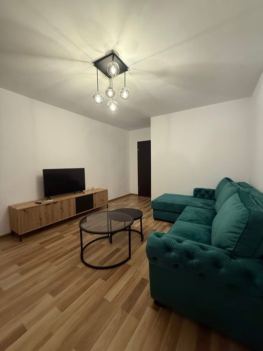 Închiriez apartament 2 camere cu loc de parcare | Sector 4