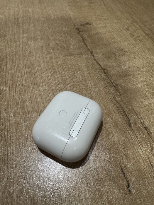Продам кейс от AIRPODS 3