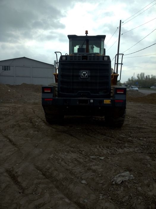 Фронтальный погрузчик