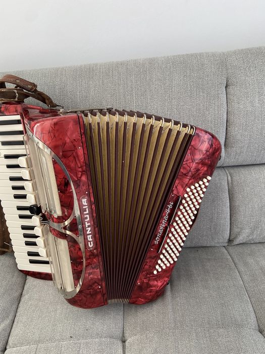 Acordeon Cantulia cu 96 de basi