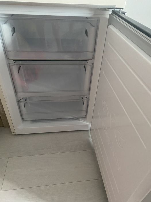 Холодильник LG продам 200000