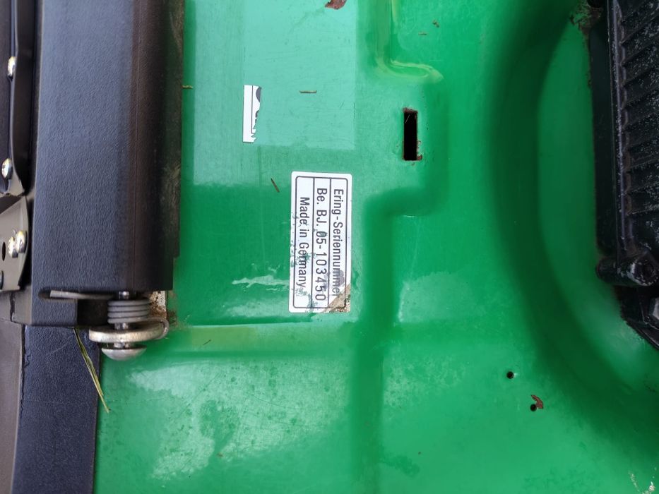 Mașina tuns iarba , gazonul