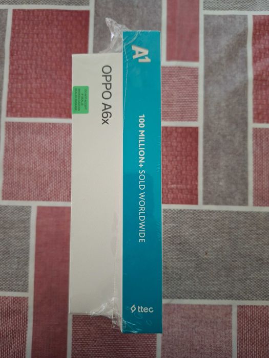 Телефон OPPO A6x + преносима батерия