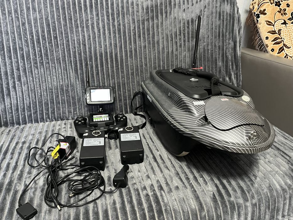 Прикормочный караблик Boatman Aktor Plus