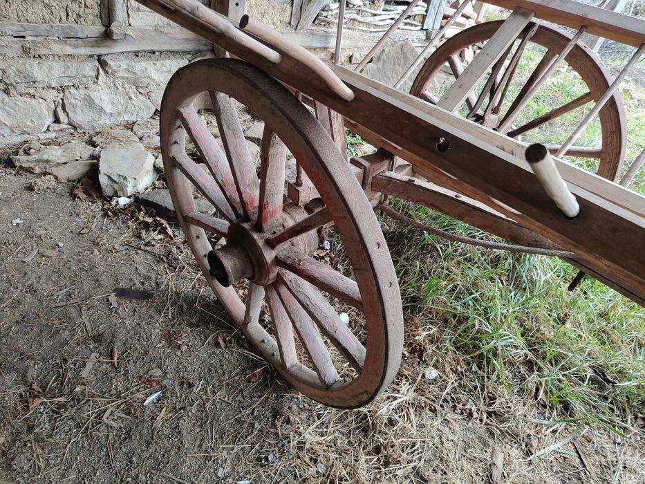 Четири броя колела за конска каруца.