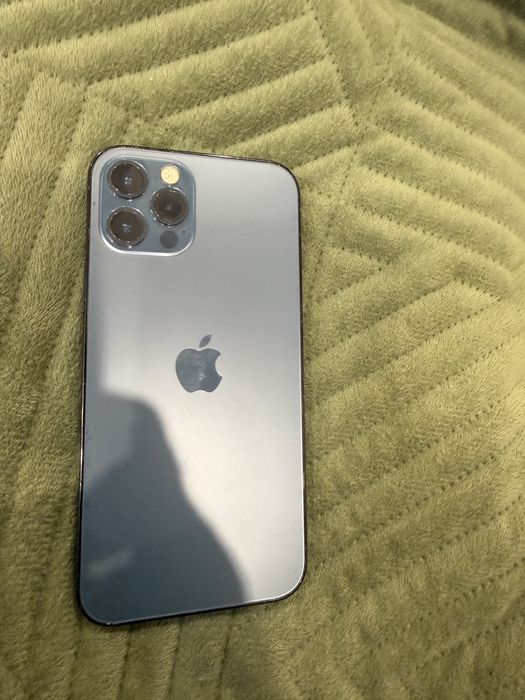Продам айфон 12 про
