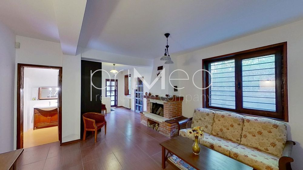 Къща в Бургас, област-с.Медово площ 308