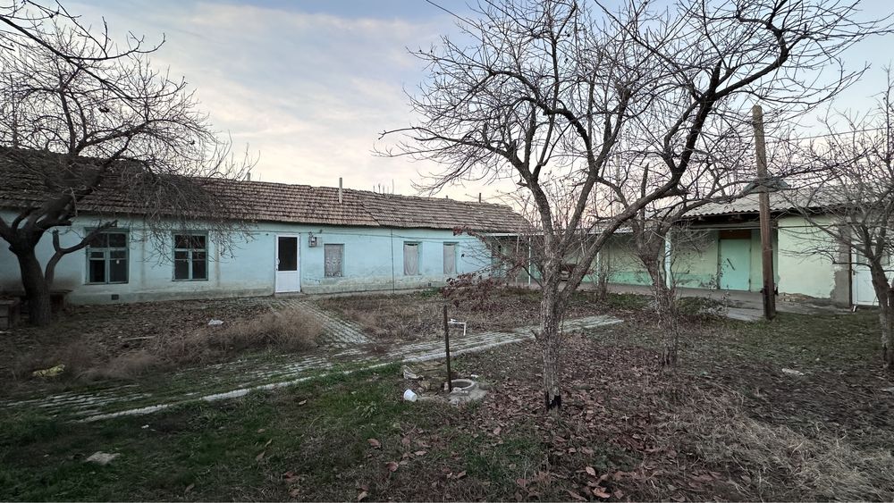 20m fasad 7 Massivda 3.8 sotix dakmentlar tayyor Uy sotiladi