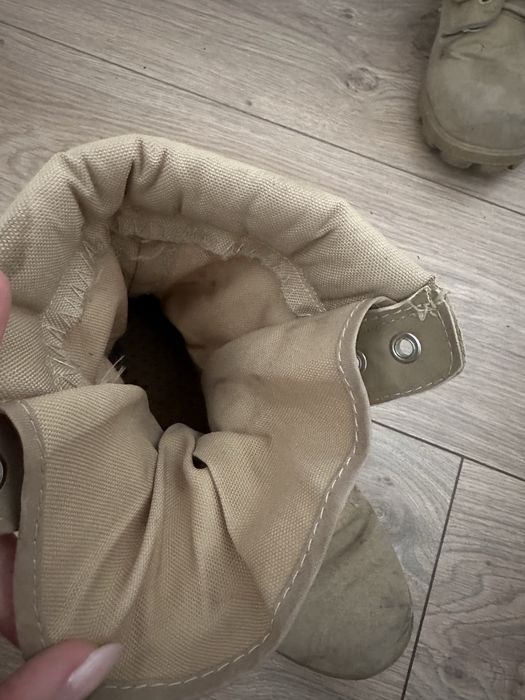 военные ботинки.