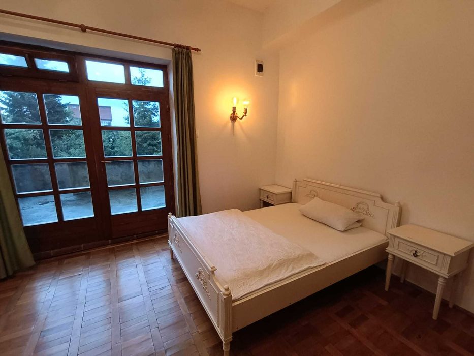 Casa vila interbelica , central, str Iorga, o camera cu terasa
