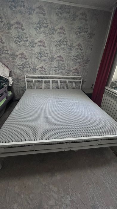 Кровать двуспальная
