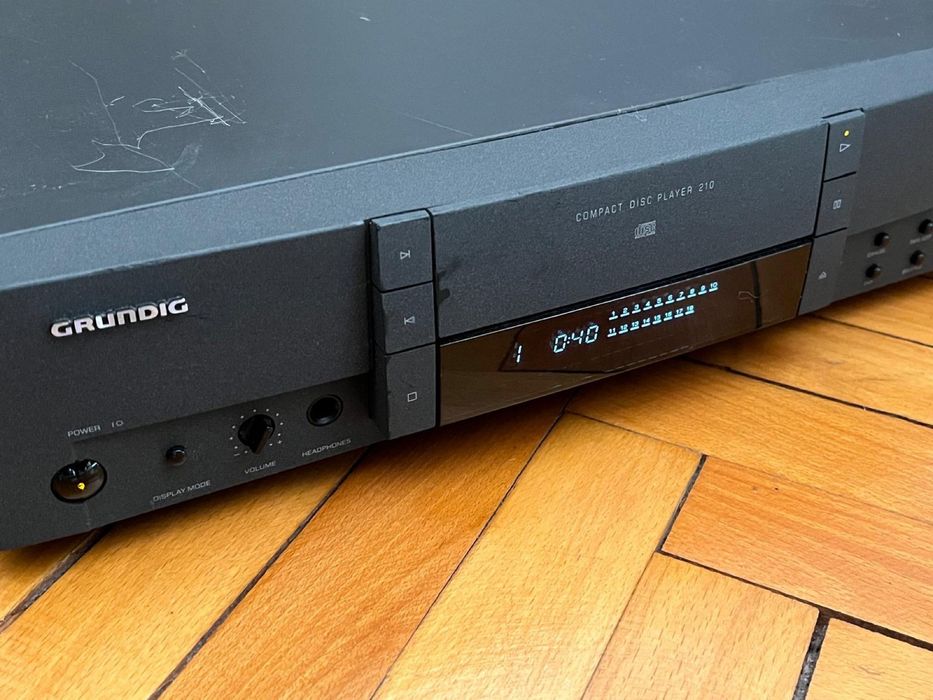 CD-player Grundig (intrare gama FineArts), functional, pentru pise.