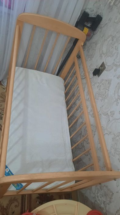 Продам детскую кроватку .