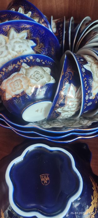 Продам столовый и чайный сервиз форфор