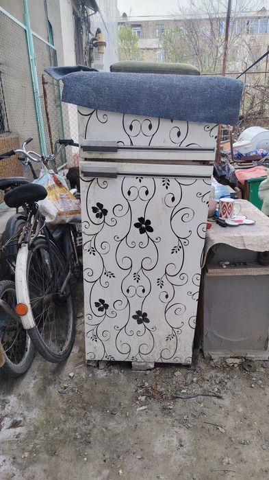 Продается холодильник и газовая плита.