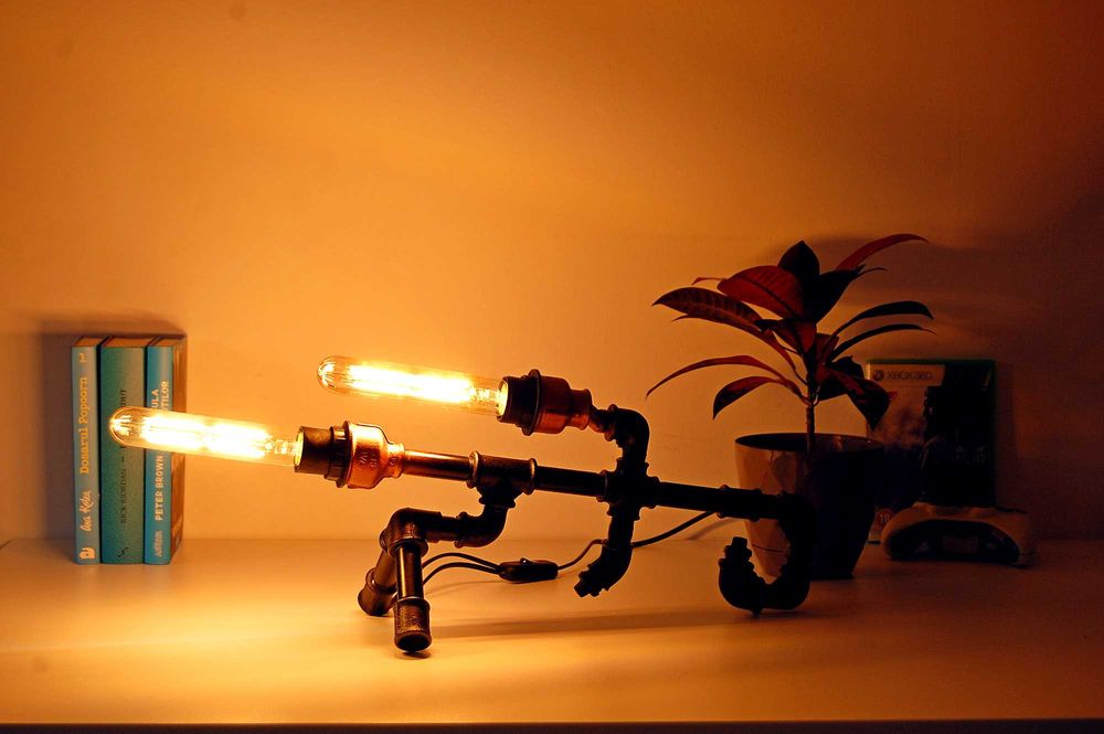 Veioza metal, steampunk, stil industrial, in forma de pusca