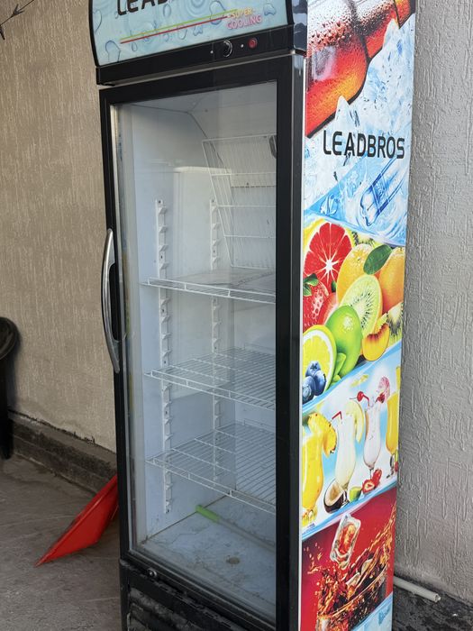 Продам витрины холодильник