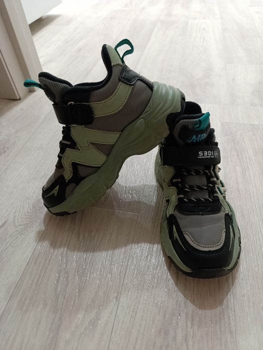 Продам детские кросовки.