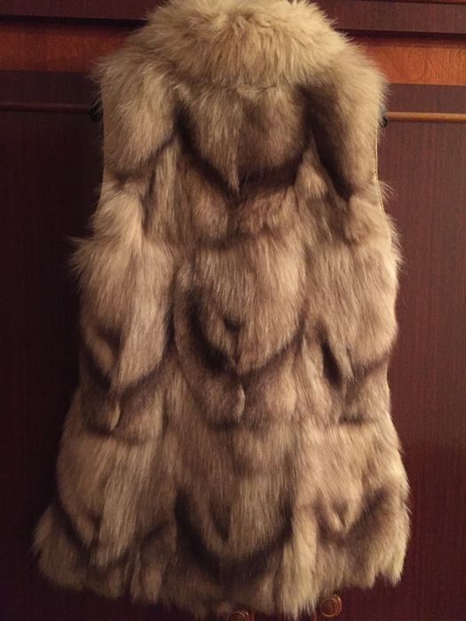 Меховая жилетка