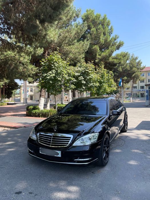Mercedes-Benz W221
