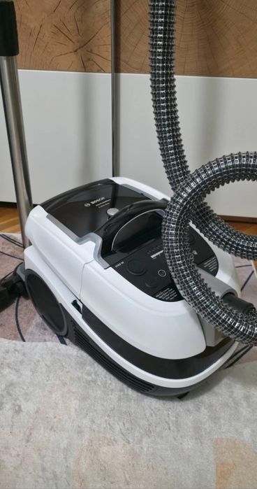 Aspirator cu spălare Bosch