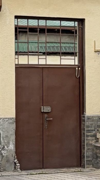 Продаются входные металические двери .
